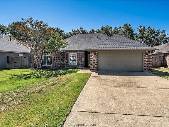 2nd image of 610 Yorkshire Dr