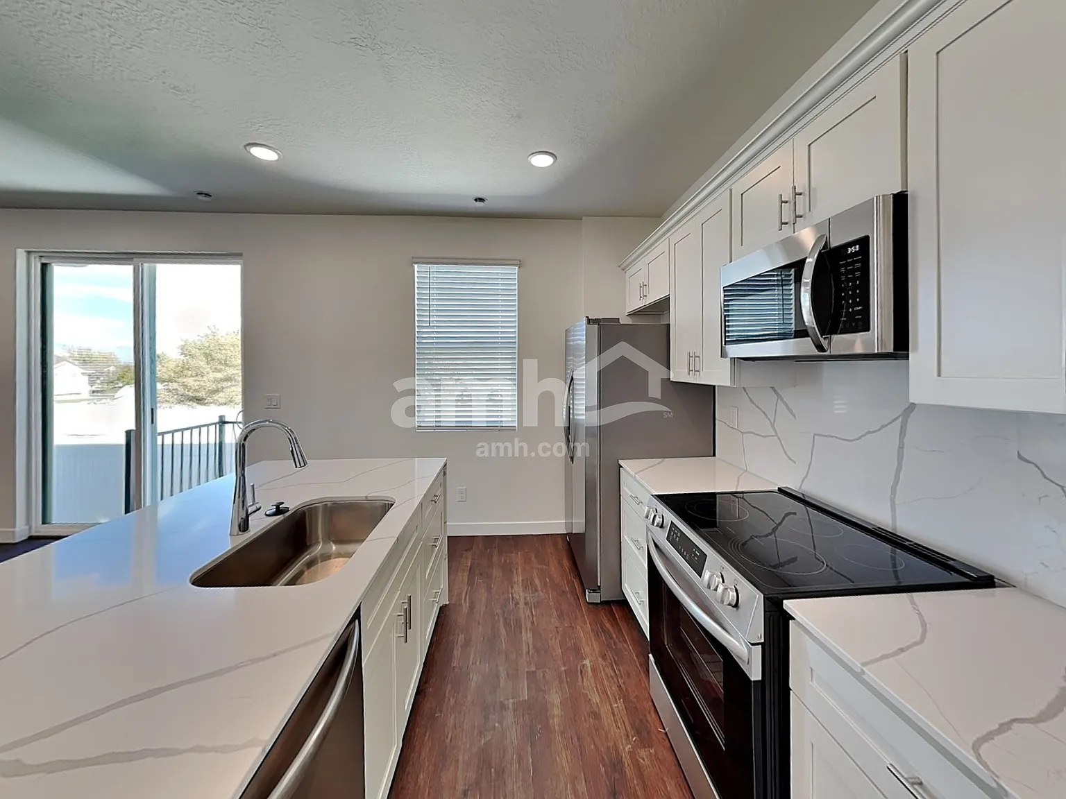 5 bed, 3.5 bath, 2236 sqft, $2,910 — Photo 3