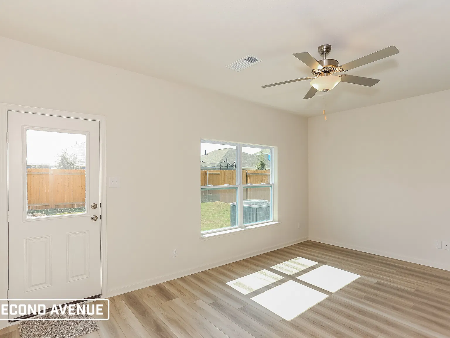5 bed, 2.5 bath, 2501 sqft, $2,395 — Photo 4