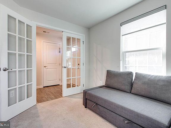 5th image of 1023 Rutland Ave