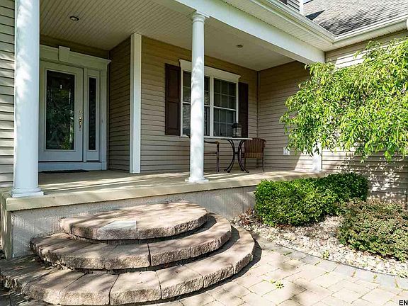 3rd image of 78 Cindy Crest Dr