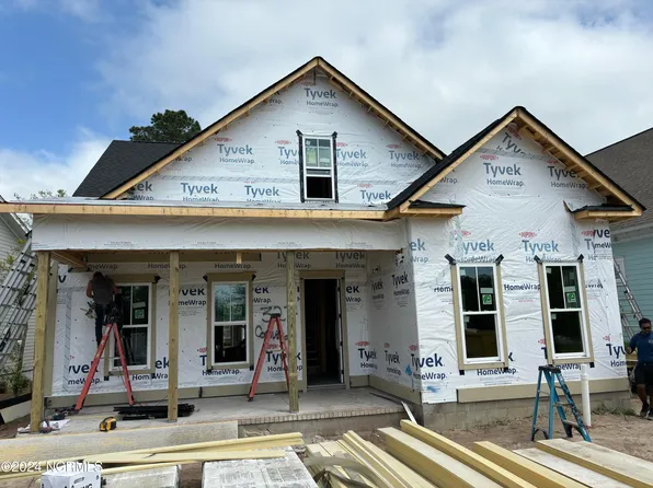 327 Cornubia Drive, Castle Hayne, NC 28429