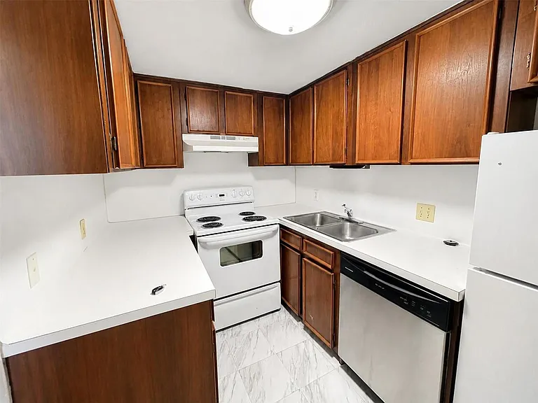 7520 Hornwood Dr #405 — Photo 9