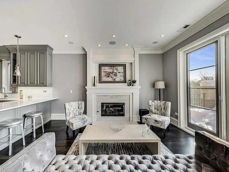 720 W Aldine Ave #4E — Photo 2