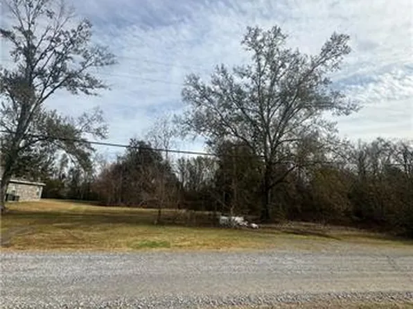 418 River Oaks Dr, Destrehan, LA 70047