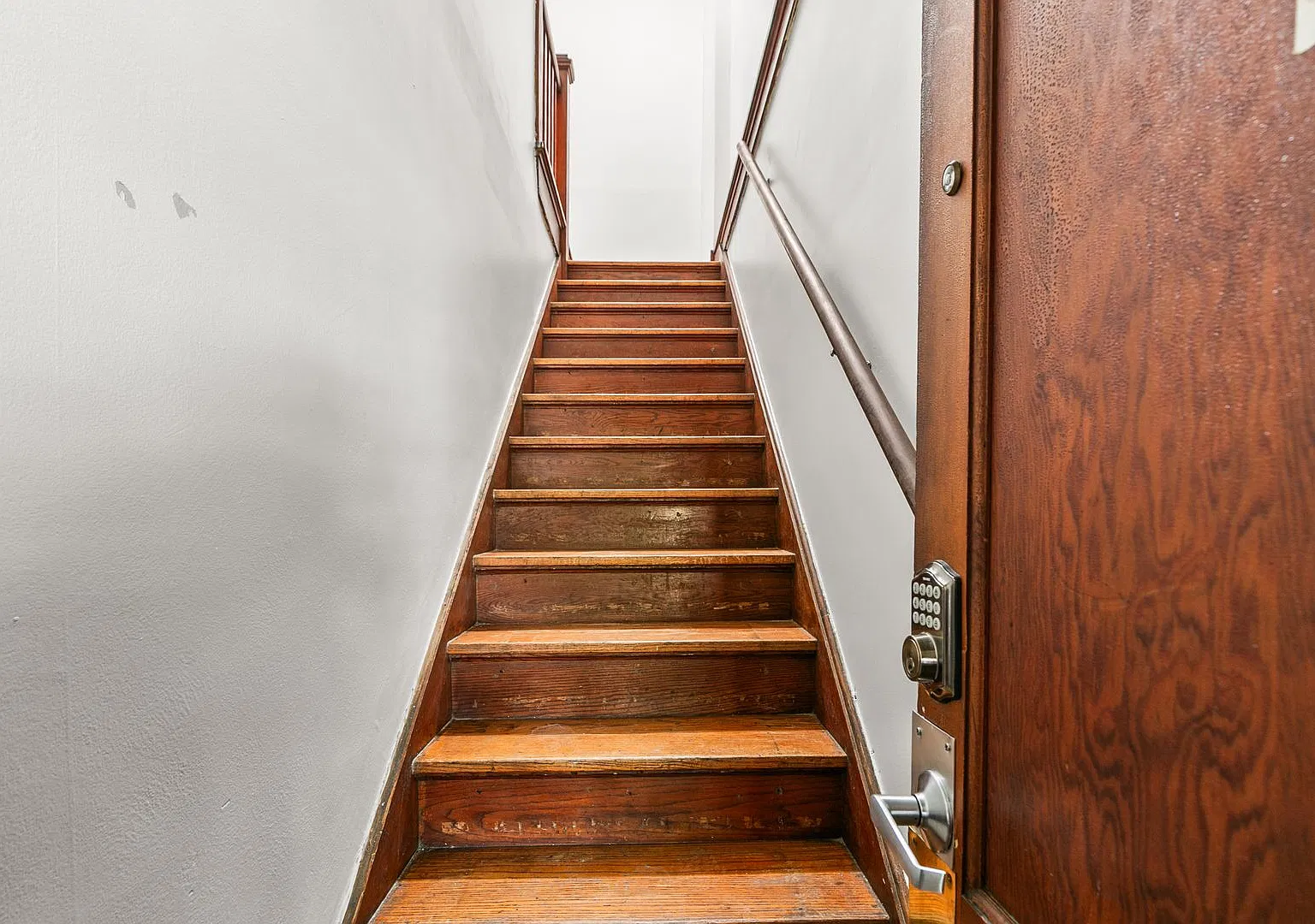 523 Park Ave — Photo 2