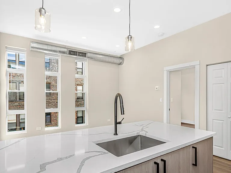 1218 W Lexington St — Photo 14