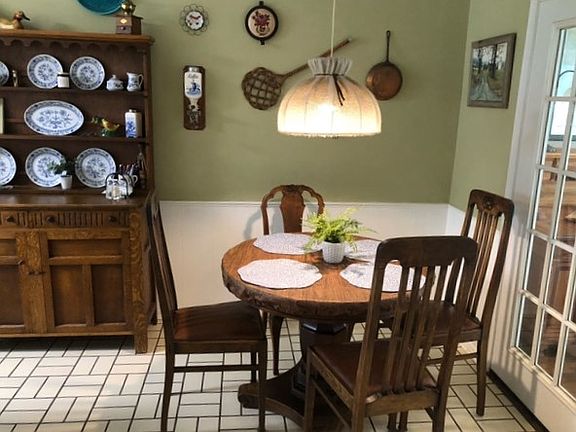 Breakfast area in kitchen