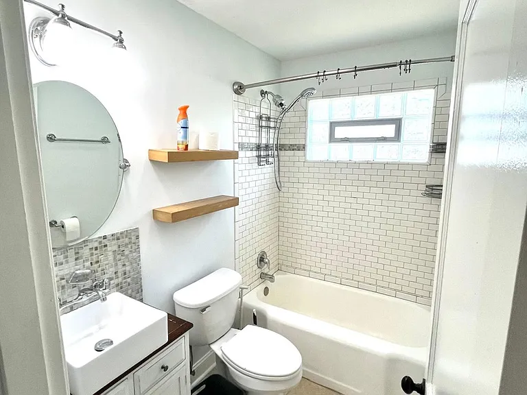 301 Poplar Dr — Photo 17