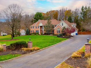 7 Beverly Dr, Holmdel, NJ 07733