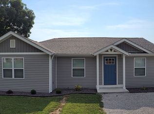 226 N Julia St, Smithton, IL 62285
