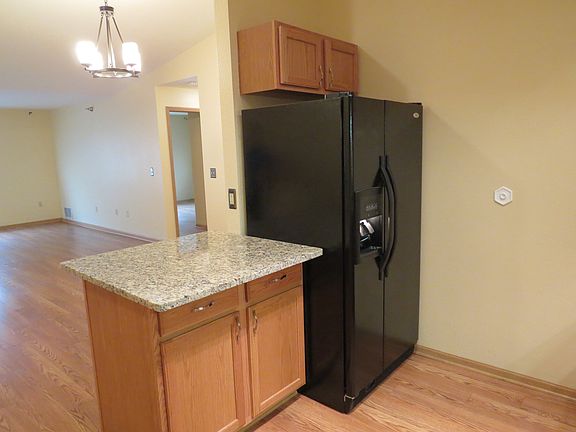 Side-by-Side Refrigerator with Ice Maker & Water Spout