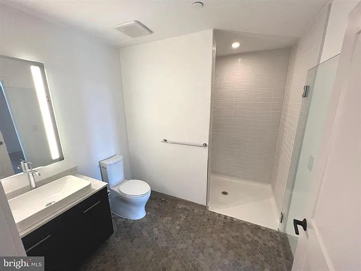 70 N St SE #605 — Photo 9