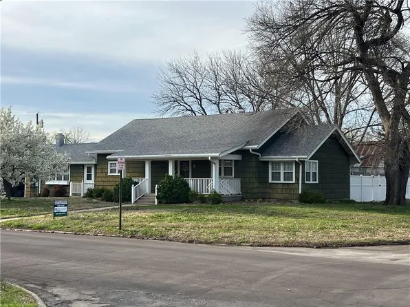304 N Buckeye St, Iola, KS 66749