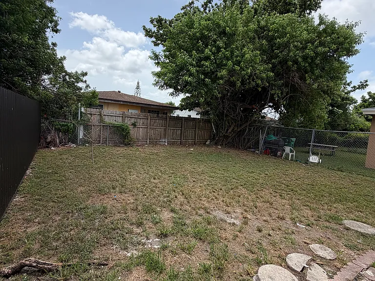 19110 SW 113th Pl — Photo 7