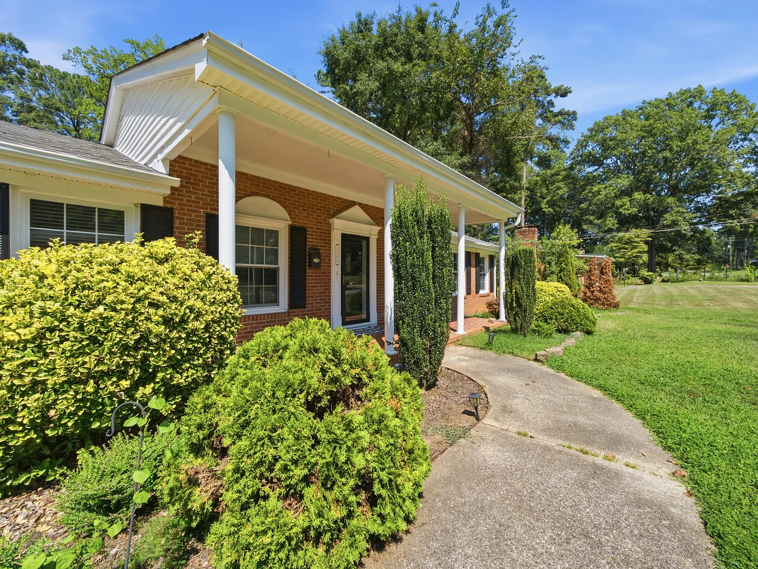 3 bed, 2.5 bath, $2,050 — Photo 3