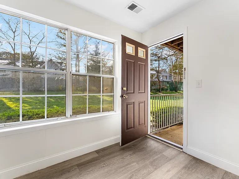 Briarpark at Lakewood — Photo 16