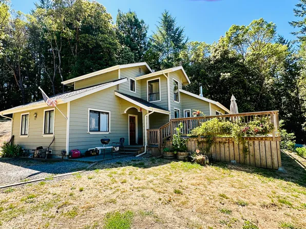 10667 Dyerville Loop Rd, Myers Flat, CA 95554