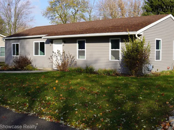 2442 Flintridge St, Orion, MI 48359