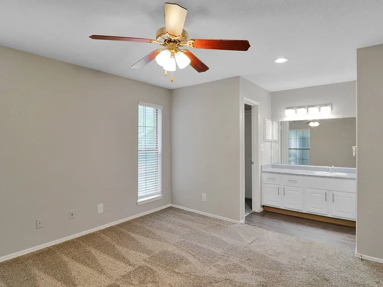 Silverwood Apartments — Photo 23