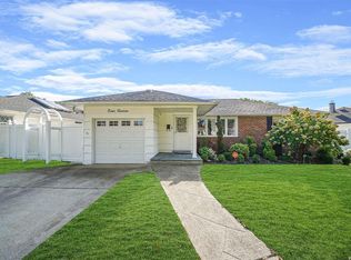 911 Ascan St, Valley Stream, NY 11580