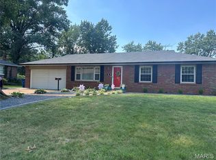 7 Bromley Dr, Saint Louis, MO 63135