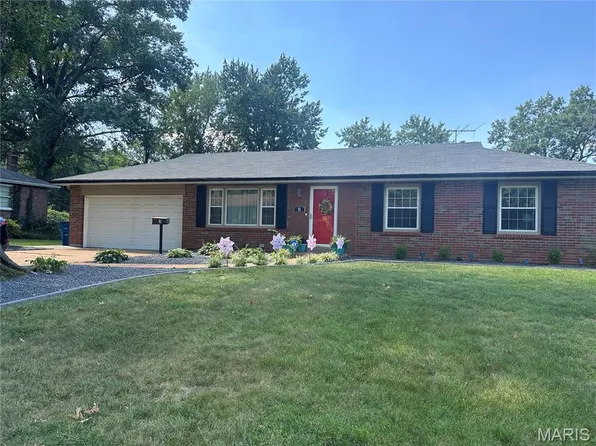 7 Bromley Dr, Saint Louis, MO 63135