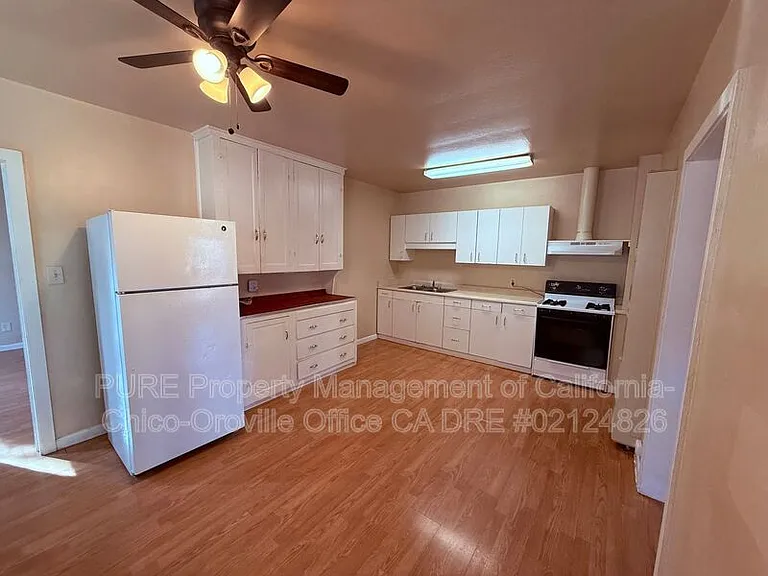 1532 Bridge St — Photo 4