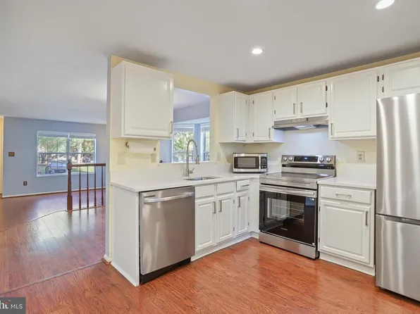 12163 Flag Harbor Dr, Germantown, MD 20874