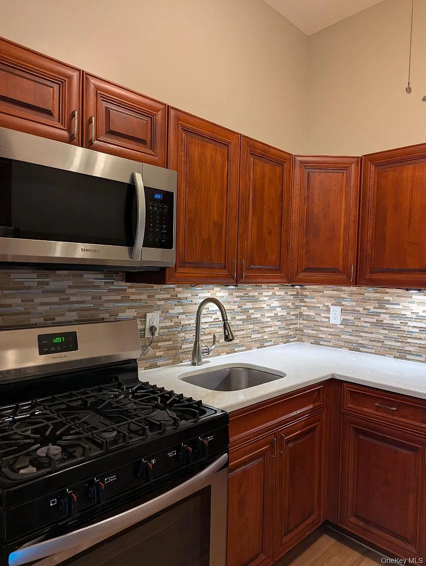 2 bed, 1.0 bath, 750 sqft, $2,695 — Photo 1