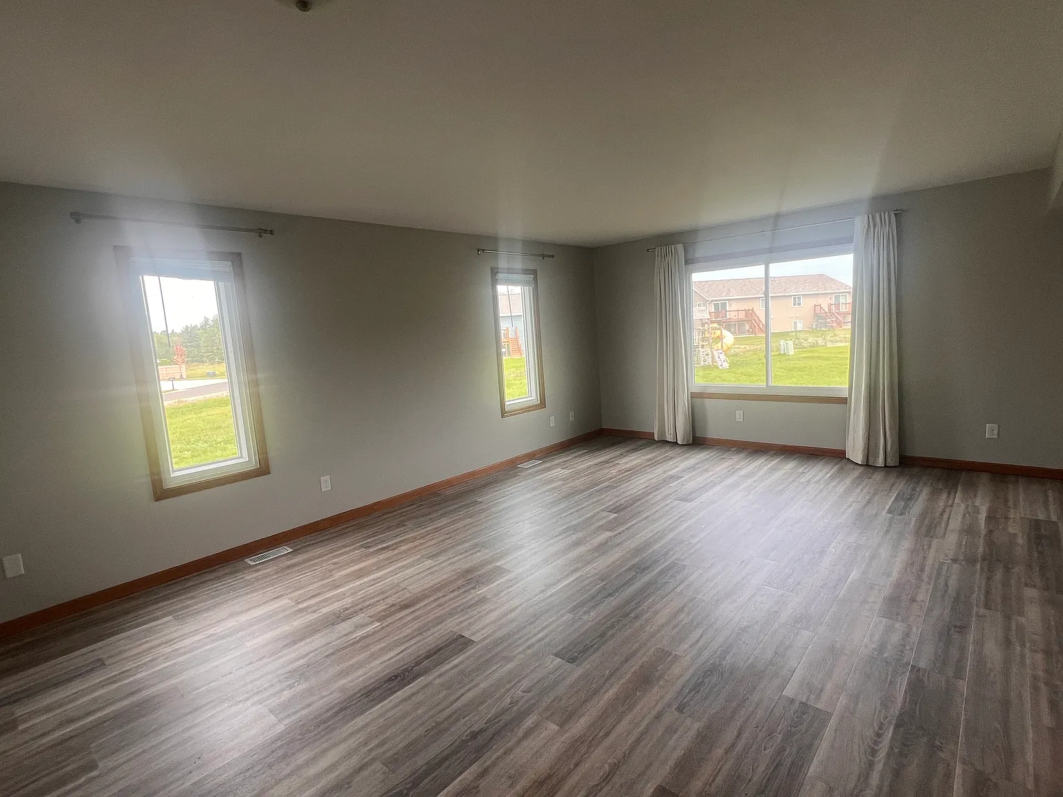 3 bed, 1386 sqft, $2,200 — Photo 3
