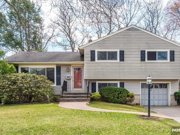 362 Shea Dr, New Milford, NJ 07646