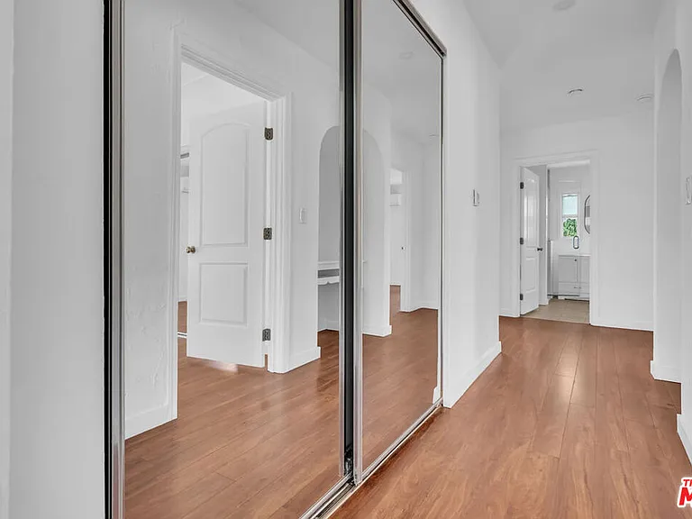 8300 Blackburn Ave — Photo 26