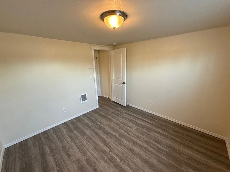 3355 Portland Rd NE #1 — Photo 19