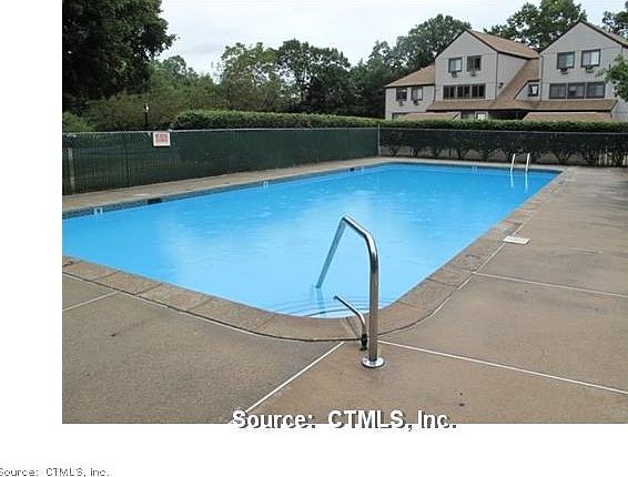 2nd image of 12 Pineview Dr #12C