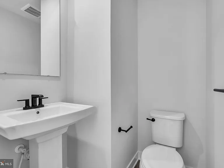 9 Foxwood Dr — Photo 18