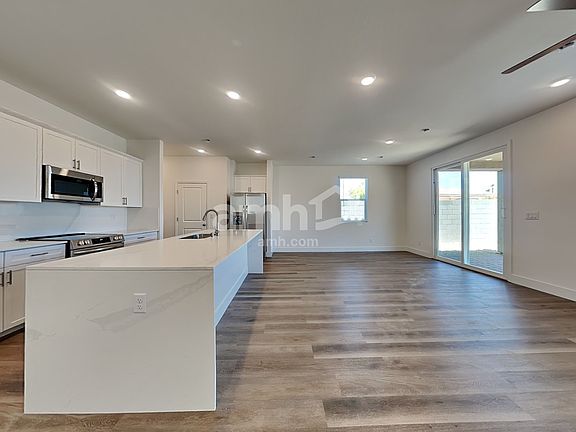 5th image of 4206 Halo Hollyhock St