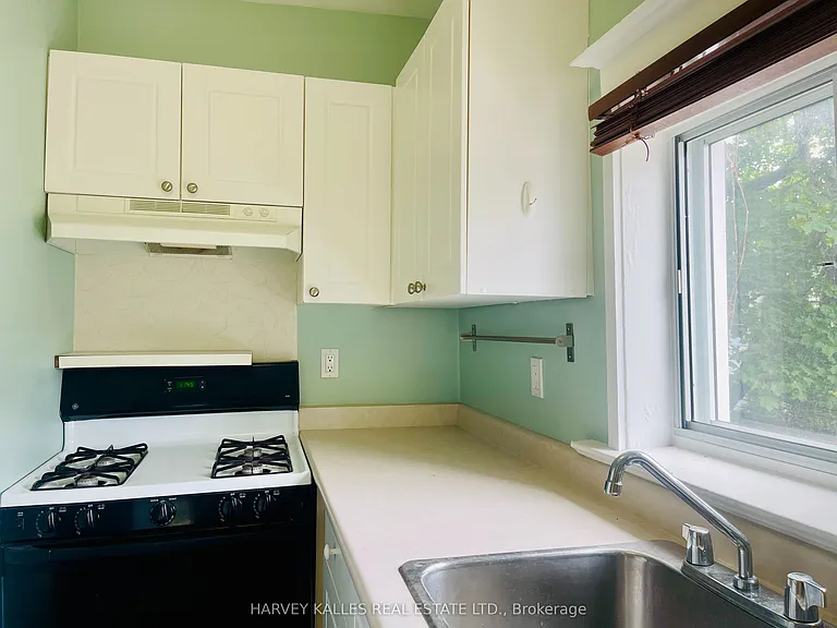 218 Heath St W #2 — Photo 6