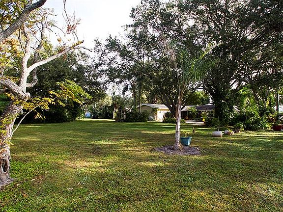 4th image of 10537 Dixon Dr