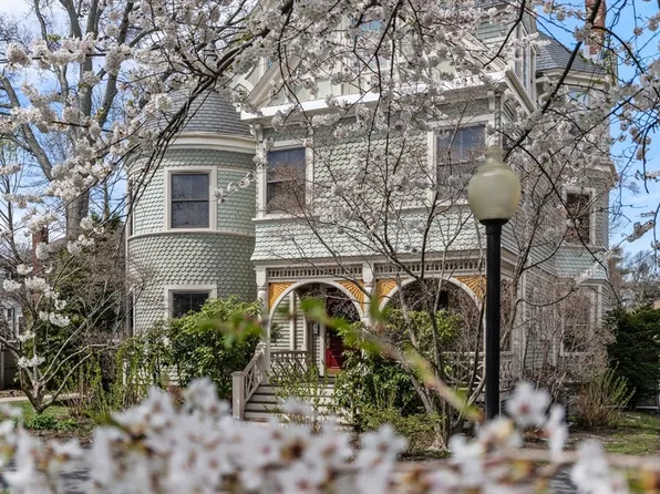 509 Centre St APT 8, Jamaica Plain, MA 02130
