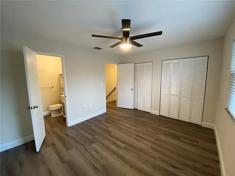 1078 Jeffery St — Photo 16