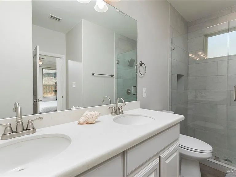 2108 N Sonador Dr — Photo 12
