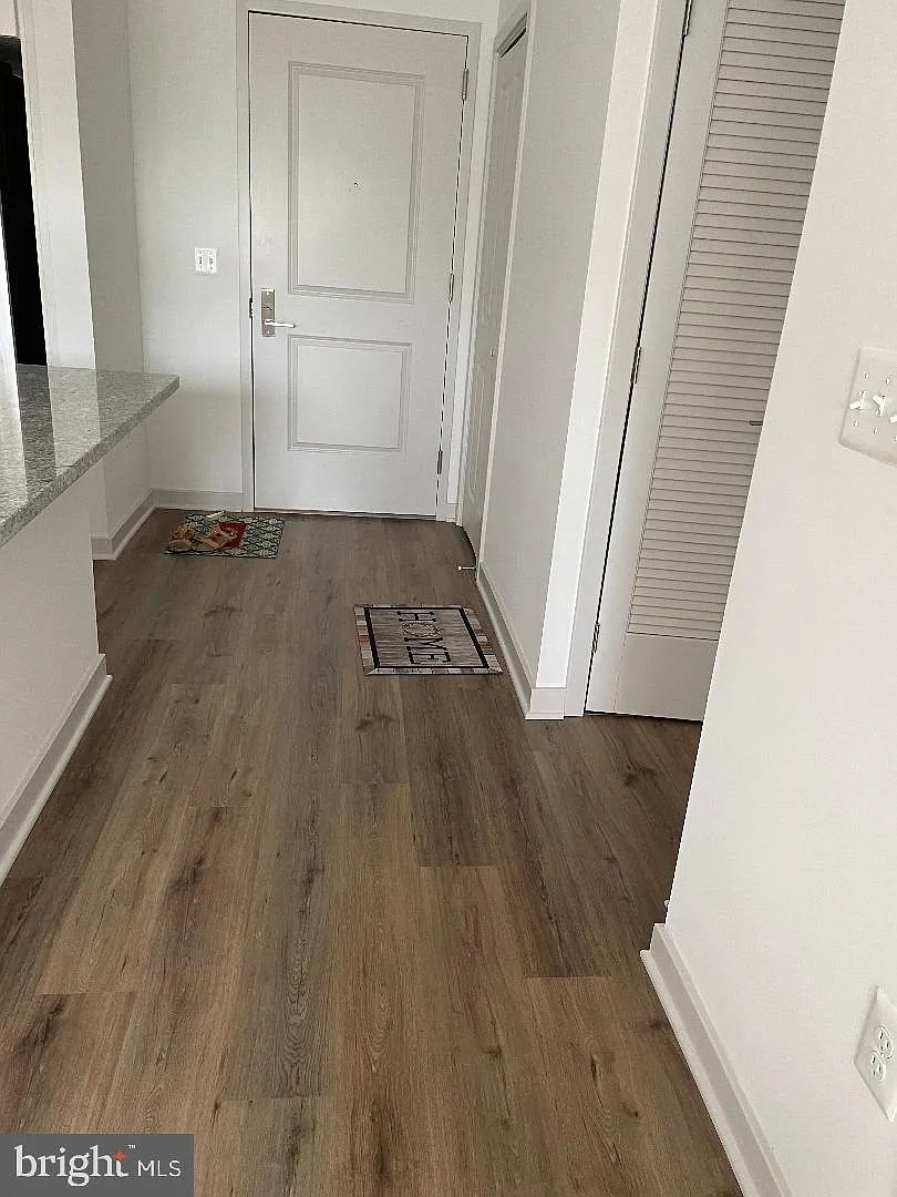 1 bed, 763 sqft, $2,300 — Photo 2