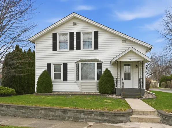 108 Cemetery St, Wolcottville, IN 46795