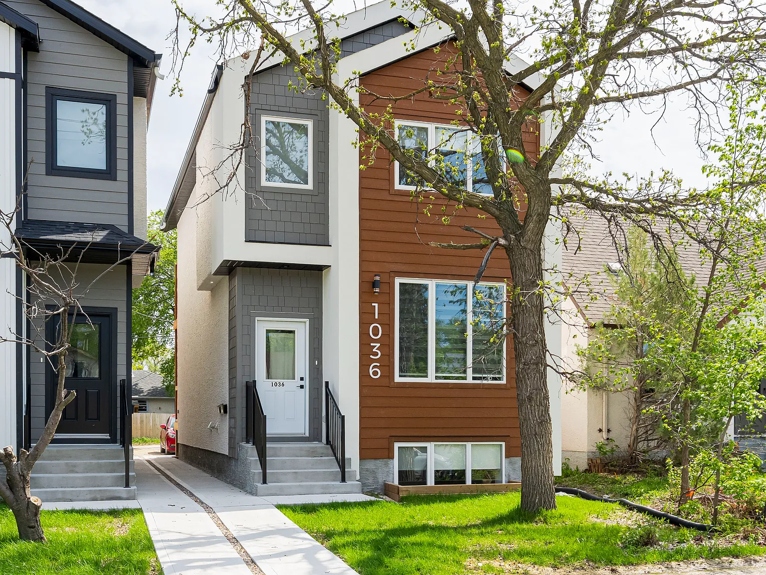 1036 Clarence Avenue — Photo 1