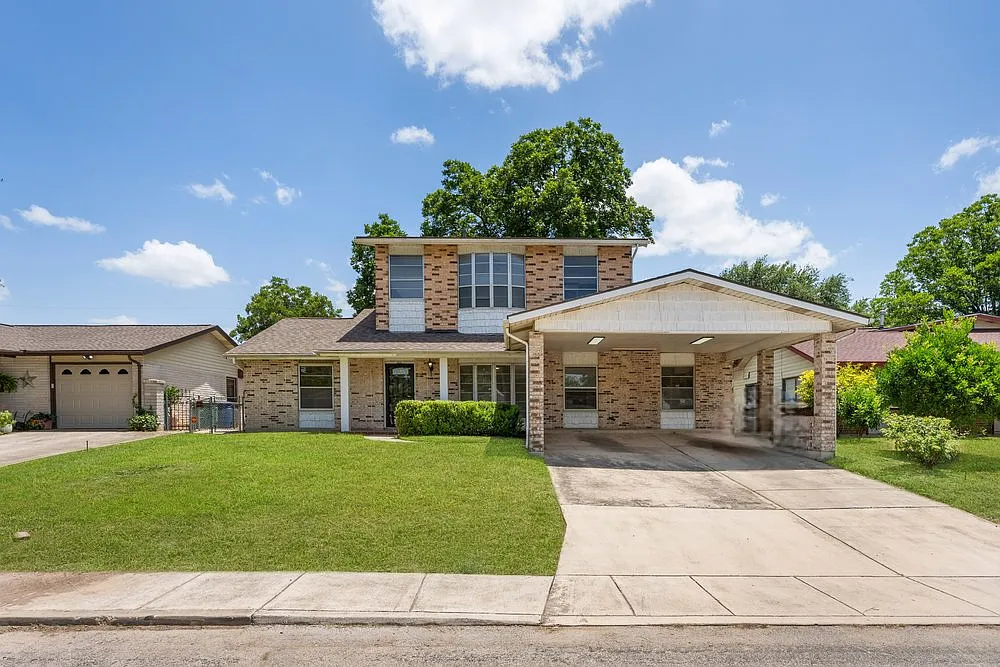 6 bed, 3415 sqft, $2,650 — Photo 2