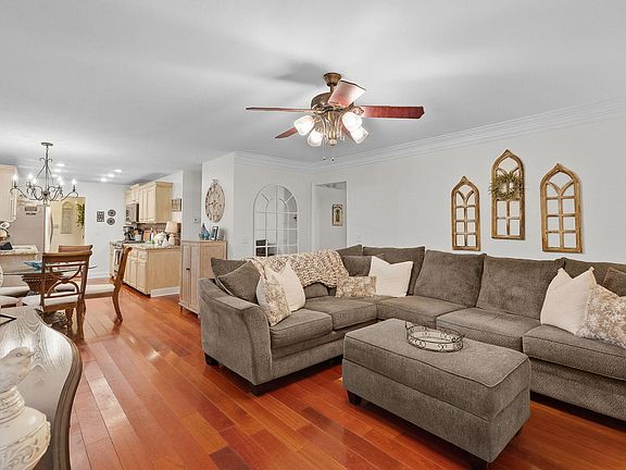 5th image of 101 Canter Ct