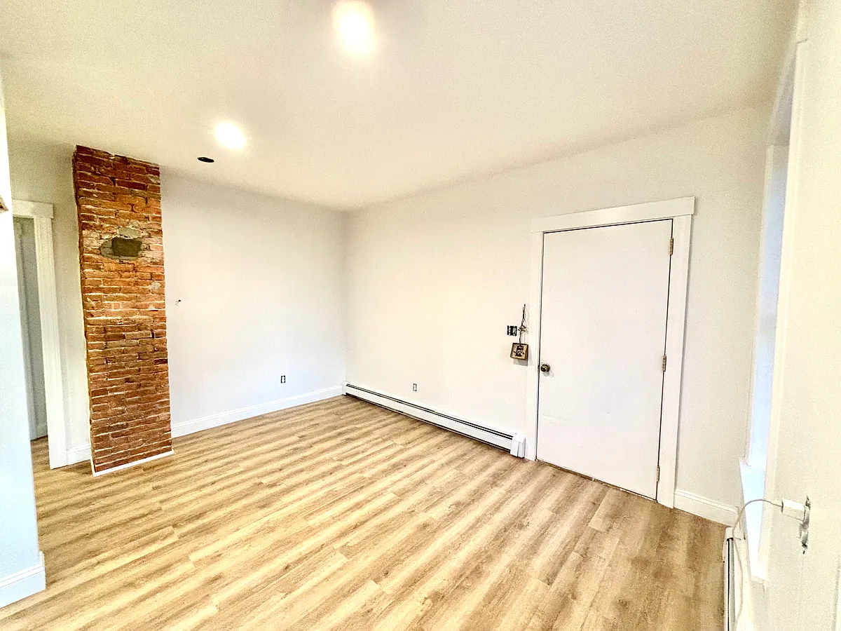 Building Photo - 12 Cushing St #4-2