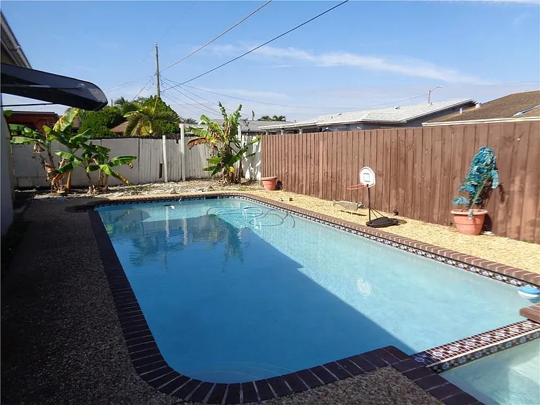 9571 Sunset Strip — Photo 12