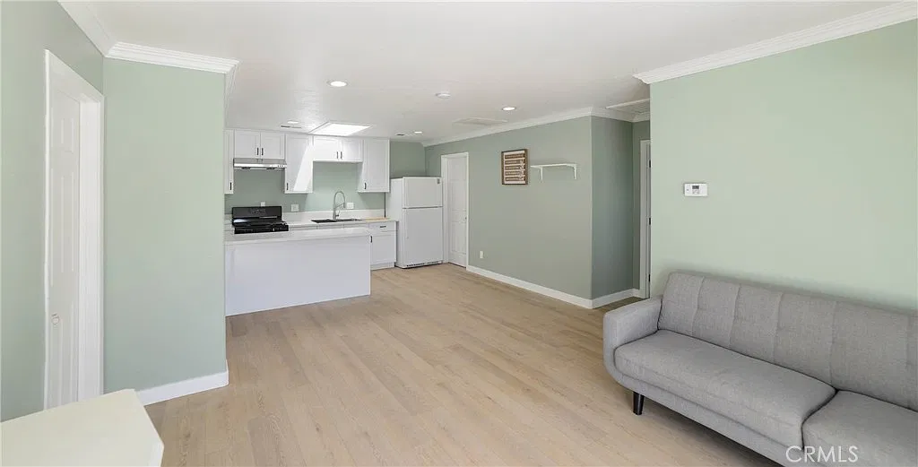4 bed, 1300 sqft, $3,800 — Photo 1